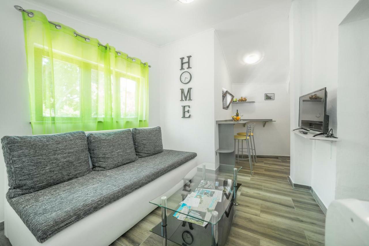 Jere Apartment ตรีบูนย์ ภายนอก รูปภาพ
